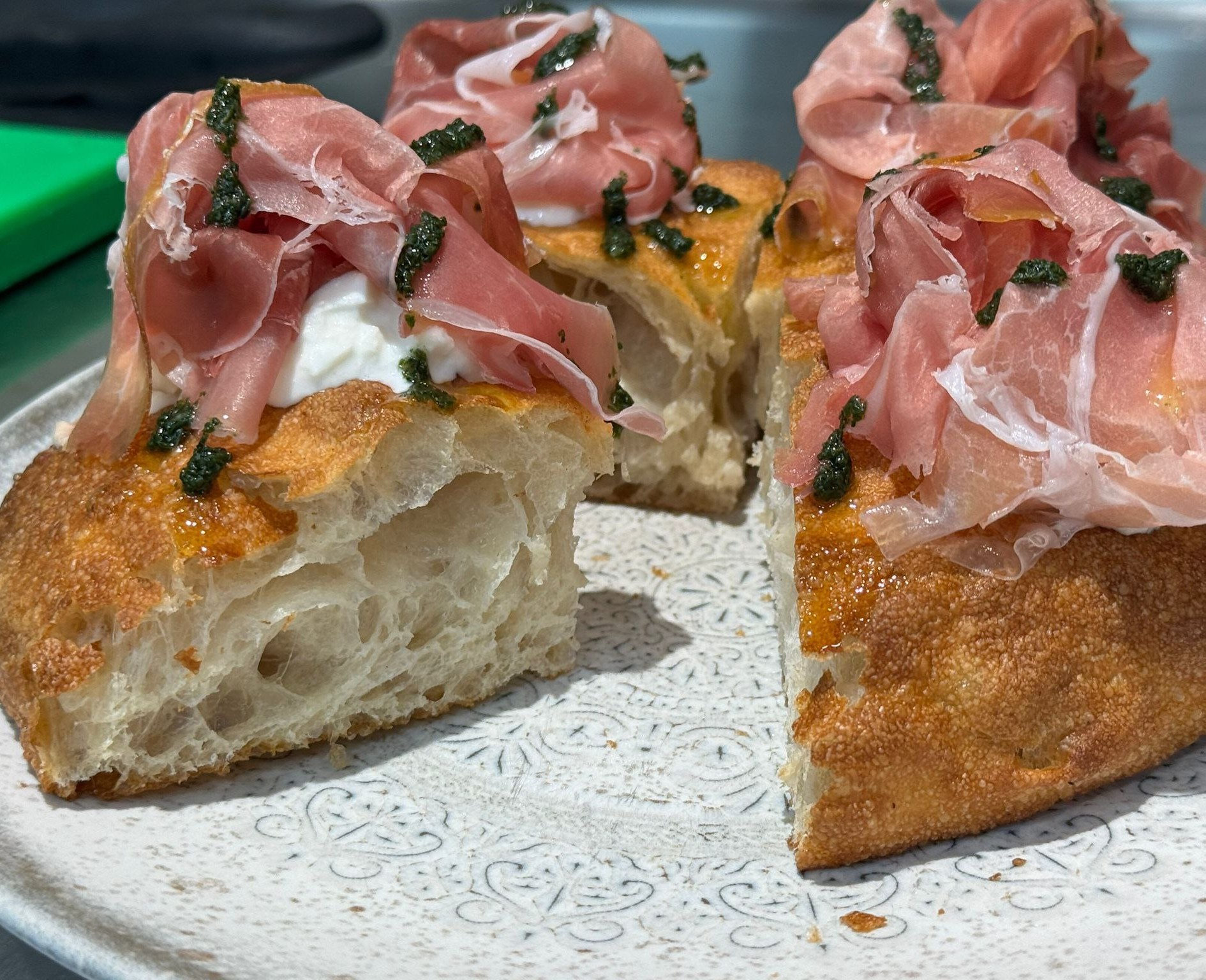 PADELLINO BURRATA E CRUDO